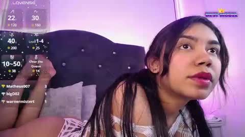 Snapshot of janne_moon chatting on December 18, 2024, 5:52 pm Janne online show from December 18, 2024, 5:52 pm