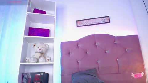 Snapshot of janne_moon chatting on November 24, 2025, 4:18 pm Janne online show from November 24, 2025, 4:18 pm