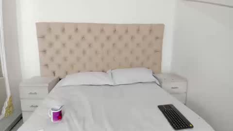 Janne  online show from September 23, 2025, 10:02 pm