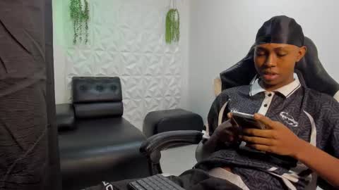 jax_maliq online show from December 1, 2025, 1:54 am