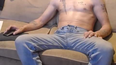 Snapshot of jay_short7863 chatting on February 17, 2025, 4:09 am O F jay short786 online show from February 17, 2025, 4:09 am