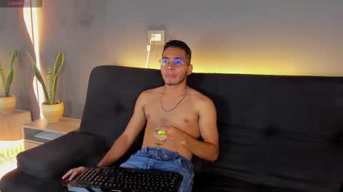 Jay online show from November 24, 2025, 11:43 am