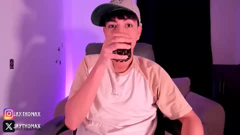 Snapshot of jaythomax chatting on October 2, 2025, 12:06 am jaythomax online show from October 2, 2025, 12:06 am