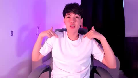 Snapshot of jaythomax chatting on November 8, 2025, 10:41 pm jaythomax online show from November 8, 2025, 10:41 pm