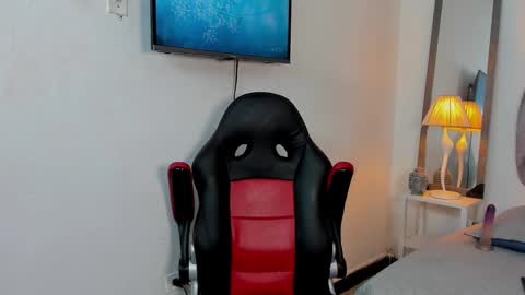 Snapshot of jdaniel_shellby chatting on December 4, 2024, 2:20 am jhon online show from December 4, 2024, 2:20 am