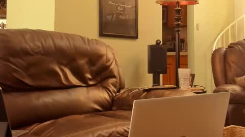 JDinEuless online show from October 22, 2025, 5:13 pm