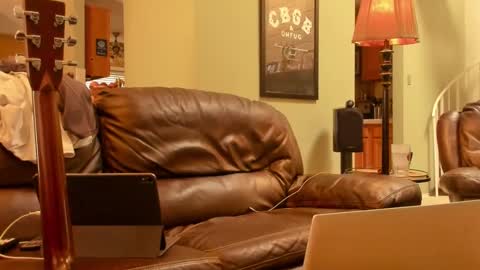 JDinEuless online show from October 24, 2025, 6:26 pm