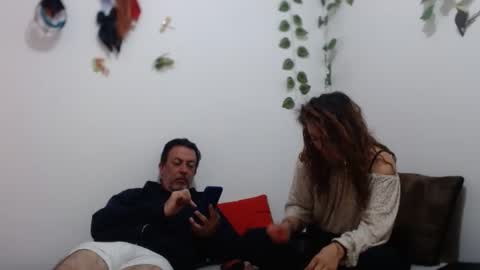 Snapshot of jeans_and_emma chatting on March 6, 2025, 12:21 am jeans_and_emma online show from March 6, 2025, 12:21 am