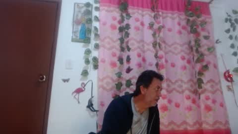 Snapshot of jeans_and_emma chatting on March 9, 2025, 1:25 am jeans_and_emma online show from March 9, 2025, 1:25 am