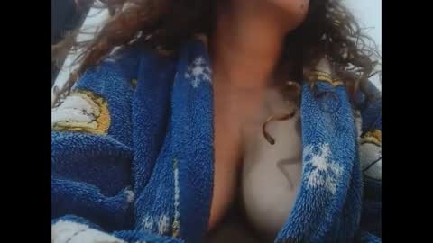 Snapshot of jeans_and_emma chatting on September 19, 2025, 1:01 pm jeans_and_emma online show from September 19, 2025, 1:01 pm