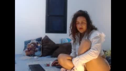 Snapshot of jeans_and_emma chatting on September 21, 2025, 2:46 am jeans_and_emma online show from September 21, 2025, 2:46 am