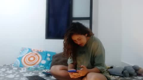 Snapshot of jeans_and_emma chatting on September 24, 2025, 12:03 am jeans_and_emma online show from September 24, 2025, 12:03 am