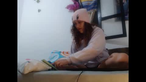 Snapshot of jeans_and_emma chatting on October 5, 2025, 11:46 pm jeans_and_emma online show from October 5, 2025, 11:46 pm