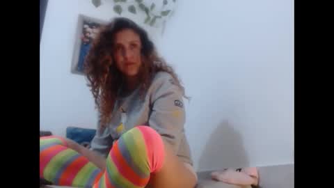 Snapshot of jeans_and_emma chatting on October 11, 2025, 2:11 am jeans_and_emma online show from October 11, 2025, 2:11 am