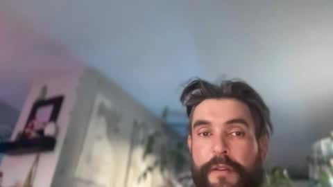 Snapshot of jellyfishfun chatting on December 4, 2025, 11:35 pm Guy Jones online show from December 4, 2025, 11:35 pm