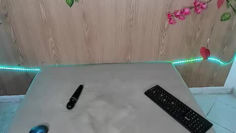 Jenelotizz online show from September 12, 2025, 5:13 pm