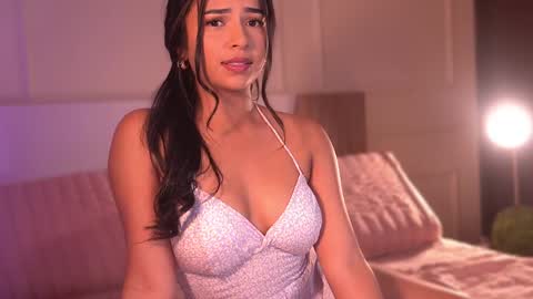 Snapshot of jenesaisquoi_ chatting on February 6, 2025, 11:15 pm Isabella online show from February 6, 2025, 11:15 pm