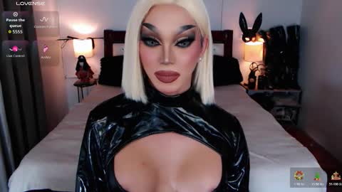 Snapshot of jenifers_body chatting on December 18, 2025, 6:52 am Queen Jenifer online show from December 18, 2025, 6:52 am