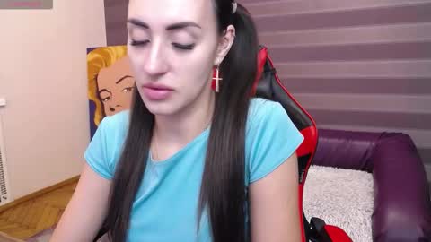 Snapshot of jeniferstone chatting on November 19, 2025, 8:03 am Kira online show from November 19, 2025, 8:03 am