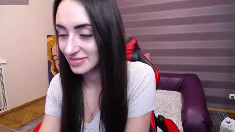 Snapshot of jeniferstone chatting on November 21, 2025, 7:51 am Kira online show from November 21, 2025, 7:51 am