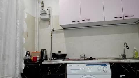 Snapshot of jeniffervaneck chatting on December 17, 2025, 8:37 pm Jeniffer online show from December 17, 2025, 8:37 pm