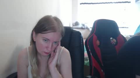 JenisAndPeter online show from September 12, 2025, 7:19 am