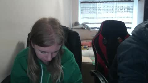 JenisAndPeter online show from October 21, 2025, 6:14 am