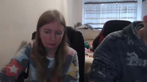 JenisAndPeter online show from November 26, 2025, 7:31 am