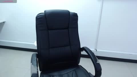 Snapshot of jenn_cg chatting on October 22, 2025, 4:07 pm jenn online show from October 22, 2025, 4:07 pm