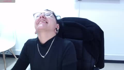 Snapshot of jenn_cg chatting on October 30, 2025, 4:19 pm jenn online show from October 30, 2025, 4:19 pm