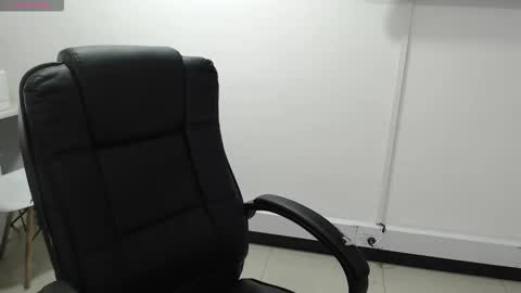 Snapshot of jenn_cg chatting on November 25, 2025, 10:32 pm jenn online show from November 25, 2025, 10:32 pm