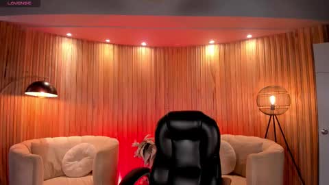 Jenna Olson  online show from September 27, 2025, 6:46 pm