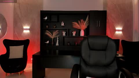 Jenna Olson  online show from September 28, 2025, 3:39 pm