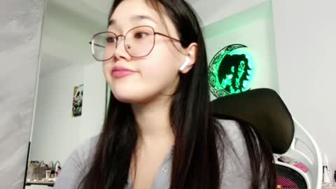 Snapshot of jennatyan chatting on December 19, 2024, 1:29 pm JENNA online show from December 19, 2024, 1:29 pm