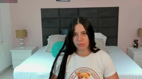 jenner_madison online show from November 19, 2025, 11:32 am