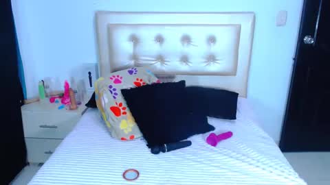 Snapshot of jenng18 chatting on December 31, 2024, 12:11 am jenn online show from December 31, 2024, 12:11 am