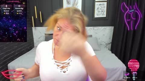Snapshot of jenniferlight chatting on December 4, 2024, 12:41 am Jennifer online show from December 4, 2024, 12:41 am