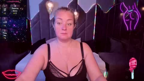 Snapshot of jenniferlight chatting on November 9, 2025, 2:48 pm Jennifer online show from November 9, 2025, 2:48 pm