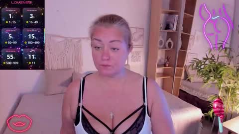 Snapshot of jenniferlight chatting on November 14, 2025, 3:55 pm Jennifer online show from November 14, 2025, 3:55 pm