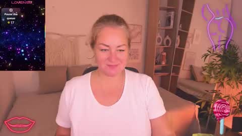 Snapshot of jenniferlight chatting on November 24, 2025, 8:19 pm Jennifer online show from November 24, 2025, 8:19 pm