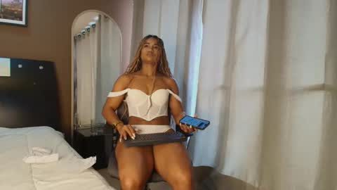 Snapshot of jennmullatta_ chatting on February 6, 2025, 4:58 pm Jenn online show from February 6, 2025, 4:58 pm