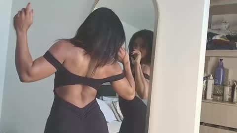 Snapshot of jennmullatta_ chatting on November 18, 2025, 6:45 pm Jenn online show from November 18, 2025, 6:45 pm