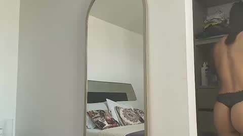 Snapshot of jennmullatta_ chatting on November 21, 2025, 6:39 pm Jenn online show from November 21, 2025, 6:39 pm