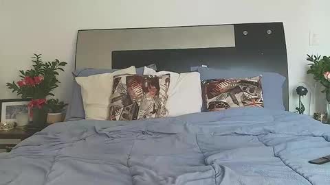 Snapshot of jennmullatta_ chatting on December 5, 2025, 7:10 pm Jenn online show from December 5, 2025, 7:10 pm