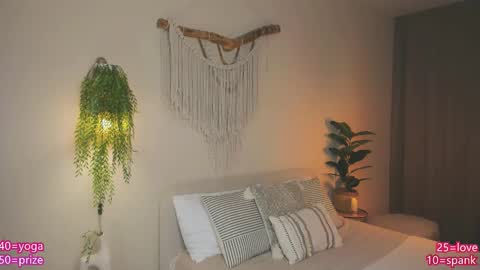 Snapshot of jenny_ames chatting on October 28, 2025, 10:34 pm Jenny  online show from October 28, 2025, 10:34 pm