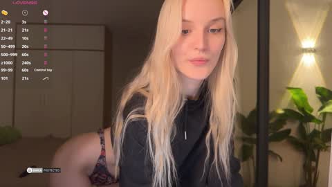 Snapshot of jennytime chatting on December 18, 2024, 4:28 pm Jen online show from December 18, 2024, 4:28 pm