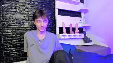 Snapshot of jeremy_salvatore_ chatting on February 20, 2025, 6:17 am jero independent model online show from February 20, 2025, 6:17 am