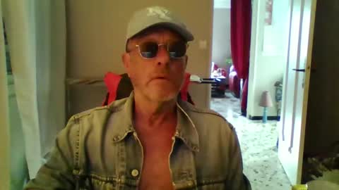 Snapshot of jerflor chatting on November 2, 2025, 1:57 pm jerflor online show from November 2, 2025, 1:57 pm