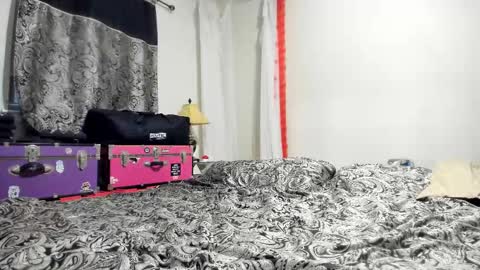 Snapshot of jerilynn chatting on October 5, 2025, 11:02 pm Jeri Lynn online show from October 5, 2025, 11:02 pm