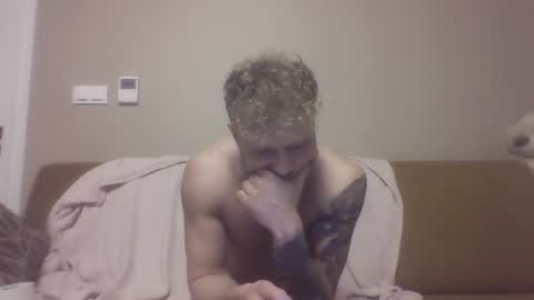 Snapshot of jerryalise chatting on December 20, 2024, 7:17 pm jerryalise online show from December 20, 2024, 7:17 pm